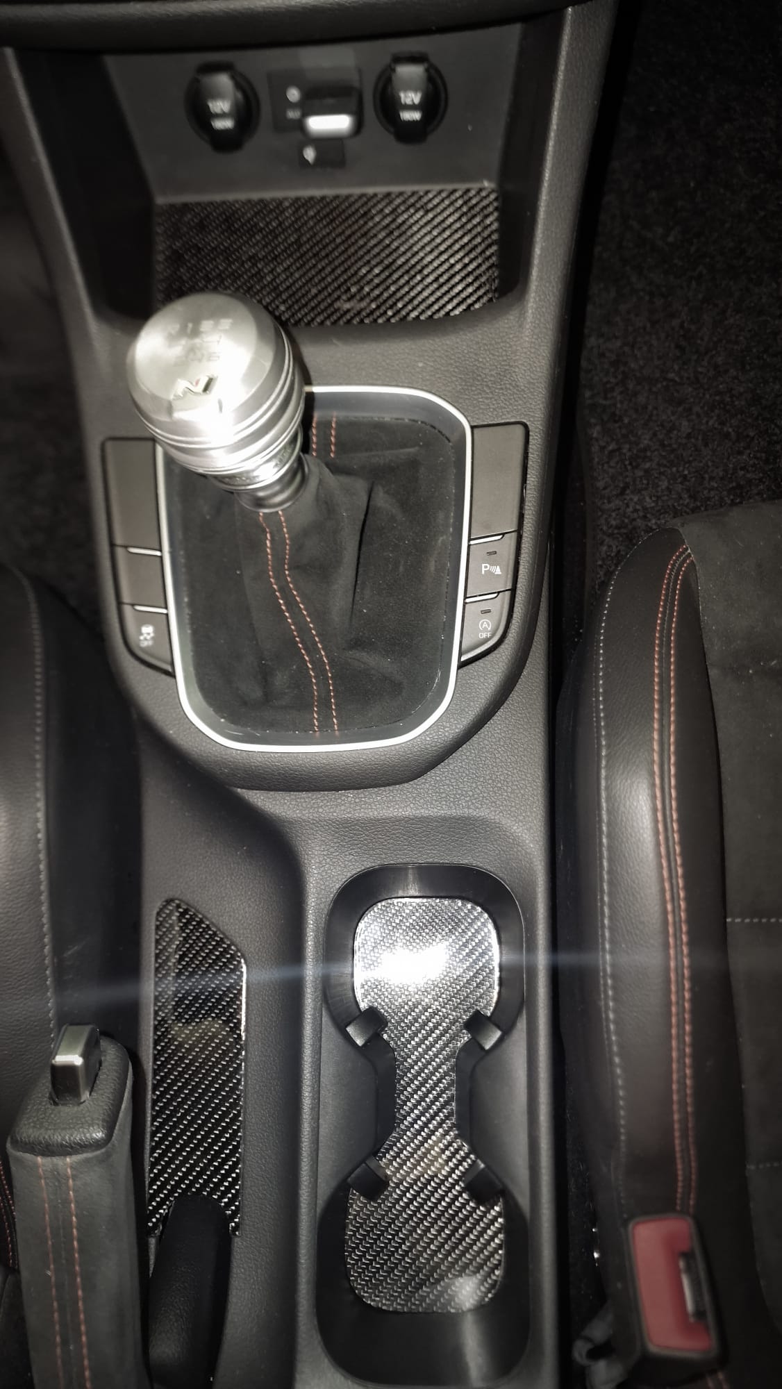 Hyundai i30 N Carbon Fiber Handyfach Cover 2
